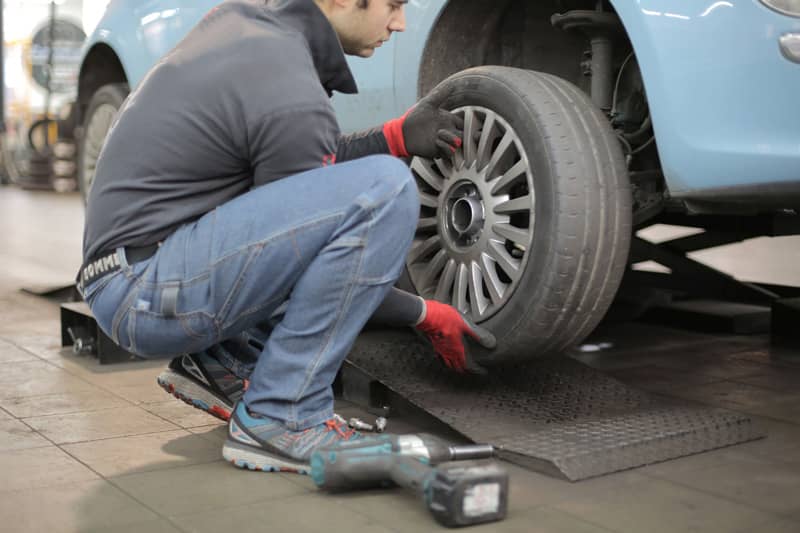 remplacer un seul pneu sur une voiture